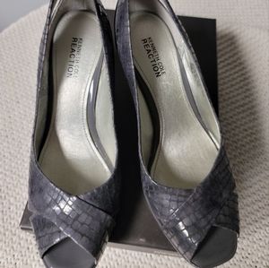 Kenneth Cole Reaction Grey Snake print wedge 8